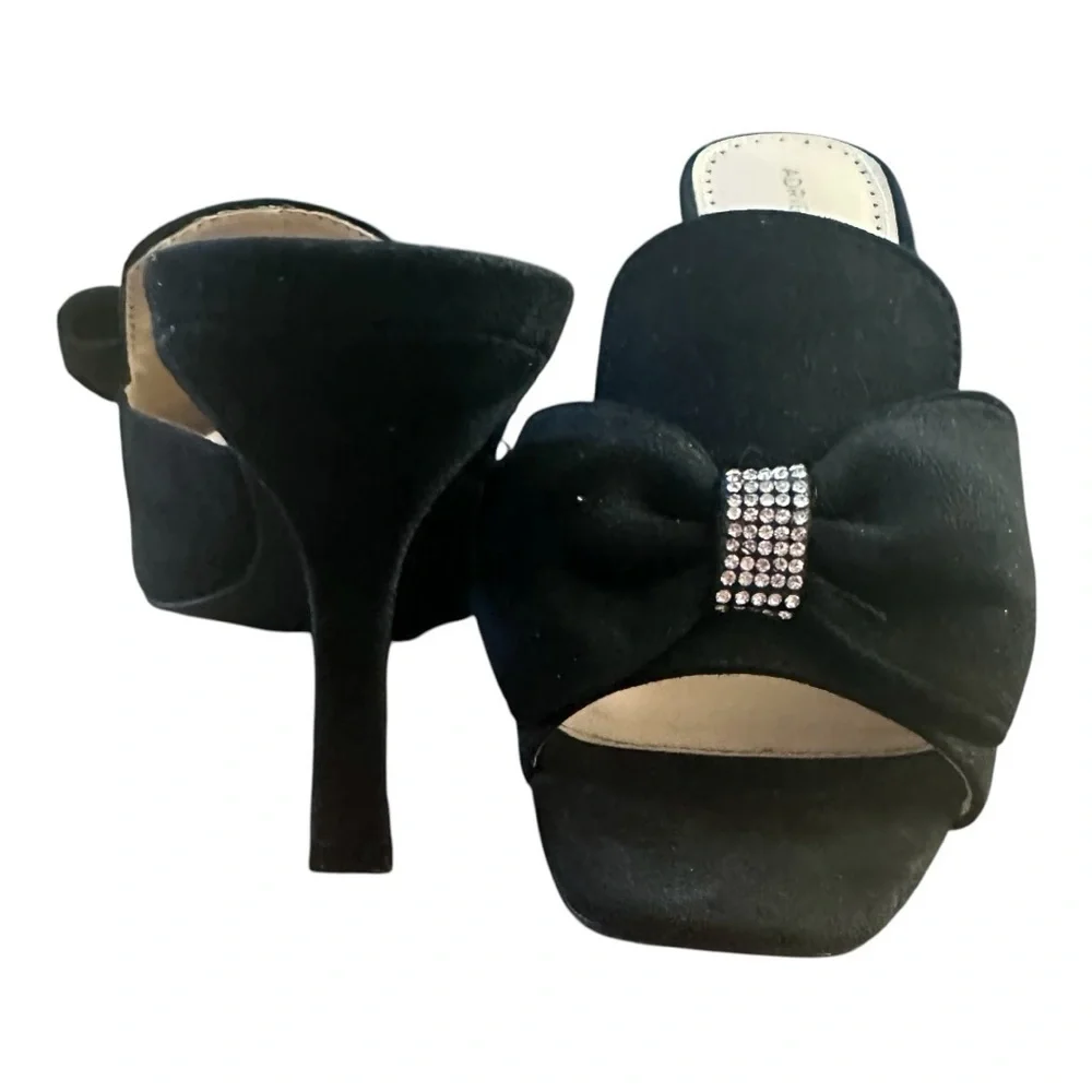 Adrienne Vittadini Women's Gladys Heeled Sandal Black Size 7.5